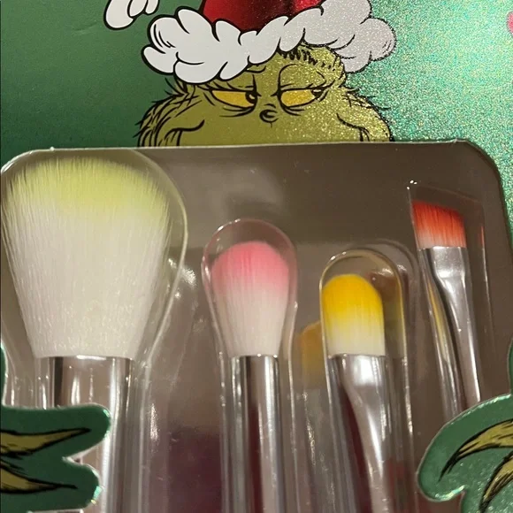 The Grinch Cosmetic Brush Set - Green, Pink, Red - Picture 3 of 4